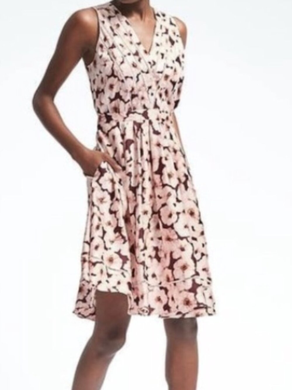 Bananaa Republic, V-neck, Fit and Flare Dress Floral Print, Size 0, W/Pockets!